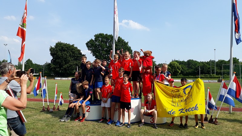 n_Prijsuitreiking atletiek jongensteams 2.jpg